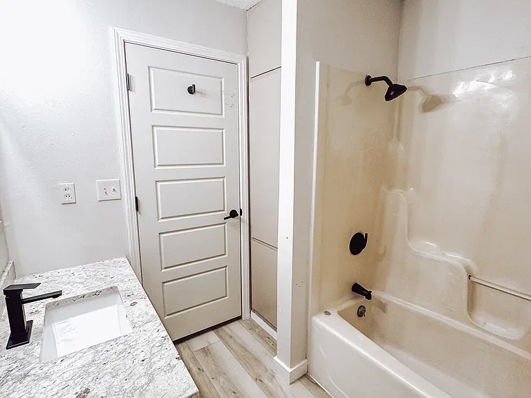 500 North Cline Rd Apartments — Photo 15