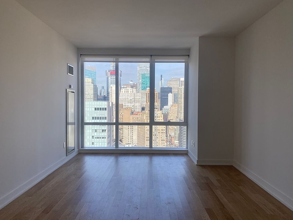 1st image of 885 6th Ave APT 33E