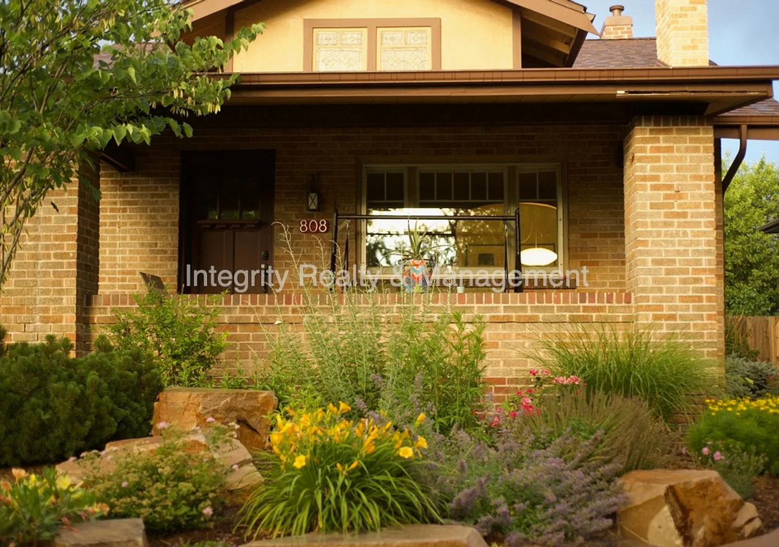 2 Bed/1 Bath, 870 Sqft - 808 S Grant St — Photo 4