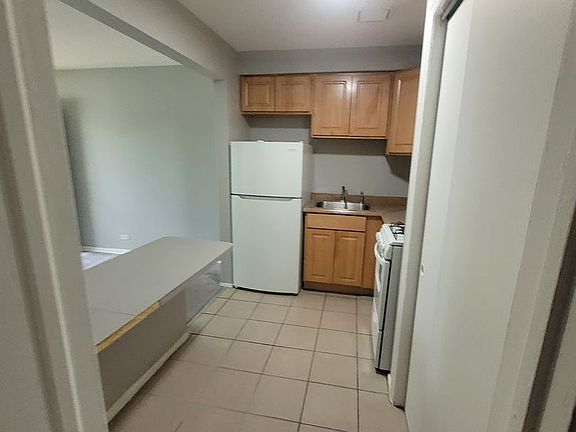 4th image of 15301-15311 Knox Ave #15301-15