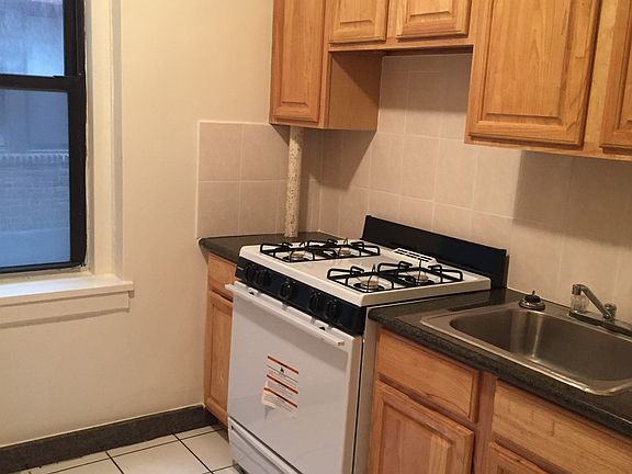 5th image of 6264 Saunders St #0