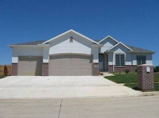 4309 Paddington Dr, Cedar Falls, IA 50613