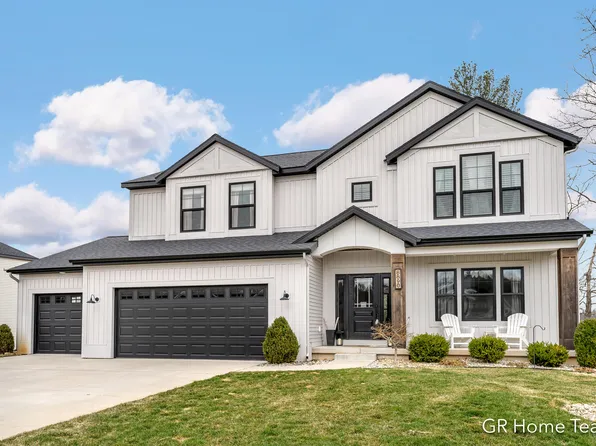 8890 Sterling Hills Dr NE, Rockford, MI 49341