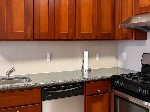 37-20 Prince Street image 4 of 6