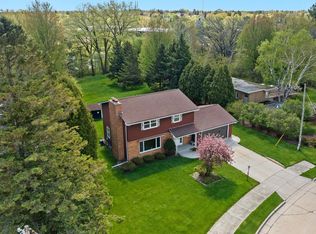 727 Fairway Dr, Sheboygan, WI 53081
