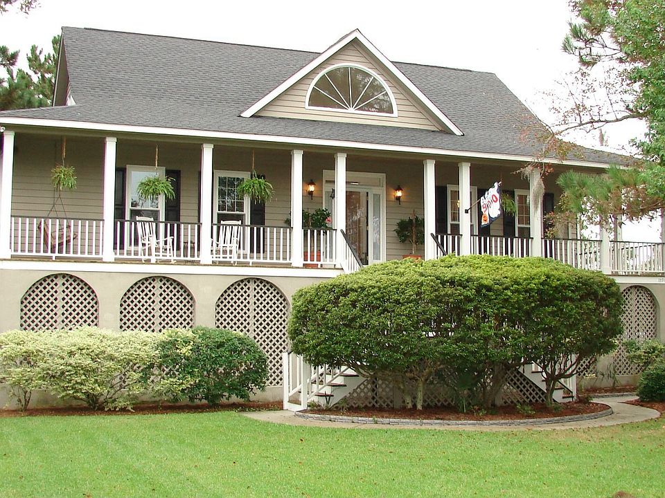 This home has alot of curb appeal