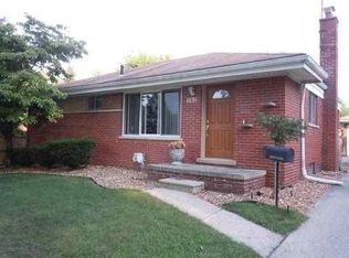 1031 Hampton Rd, Mount Clemens, MI 48043