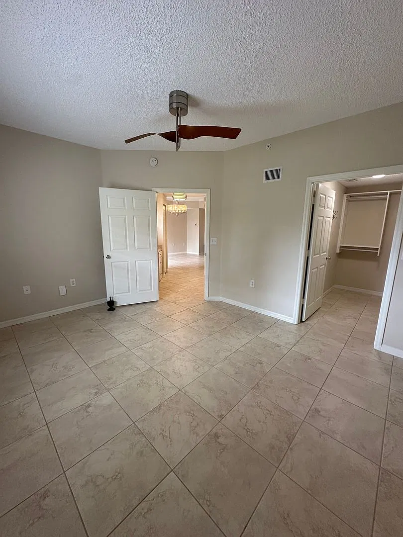 Excellent Sarasota Location — Photo 3
