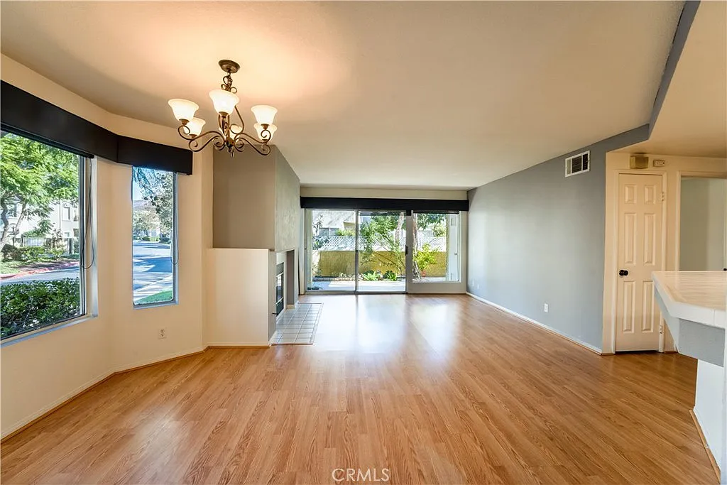 2 bed, 1021 sqft, $3,275 — Photo 3