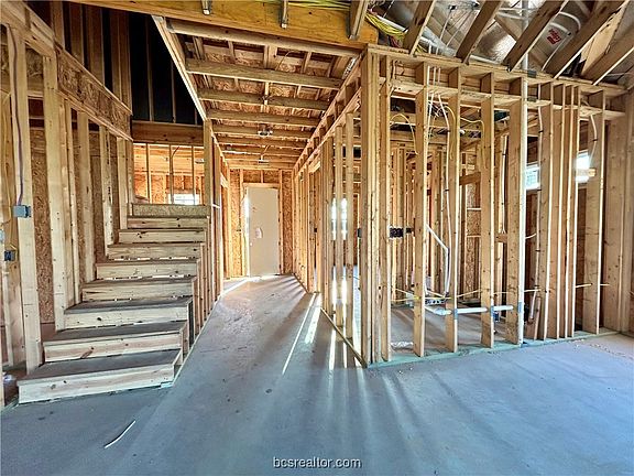 3rd image of 5005 Royal Arch Dr
