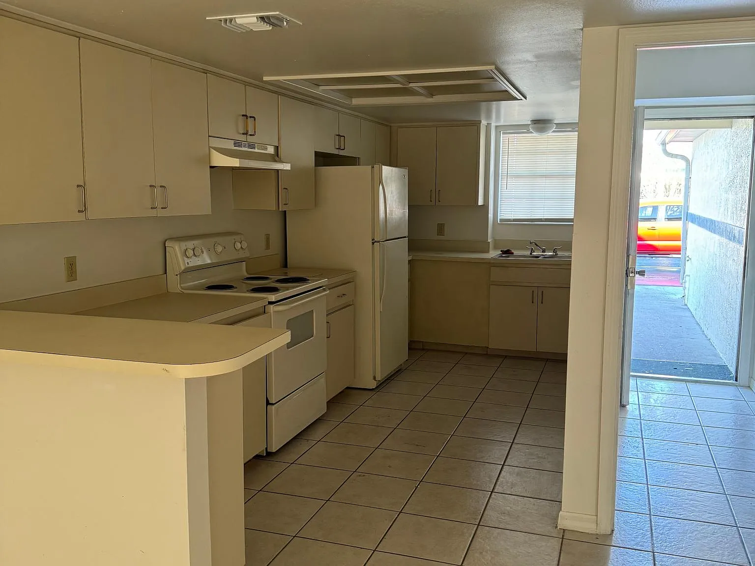 3220 W Oak St — Photo 4