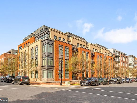 4th image of 22 Bakers Walk #105
