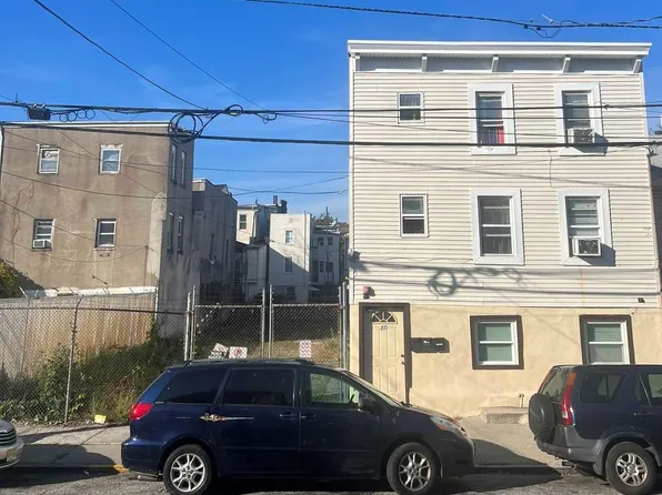 11 Elm St, Paterson, NJ 07501