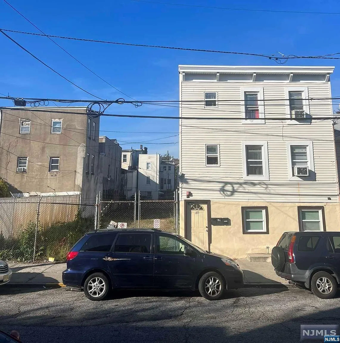 11 Elm St photo 1