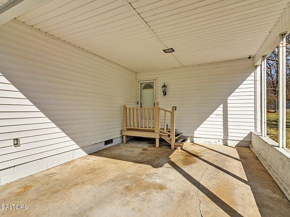 4th image of 222 Halstead Dr