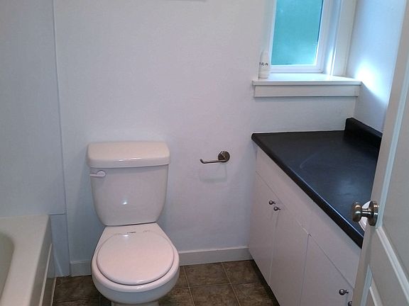 2nd image of 615 SW Ambaum Blvd APT 307