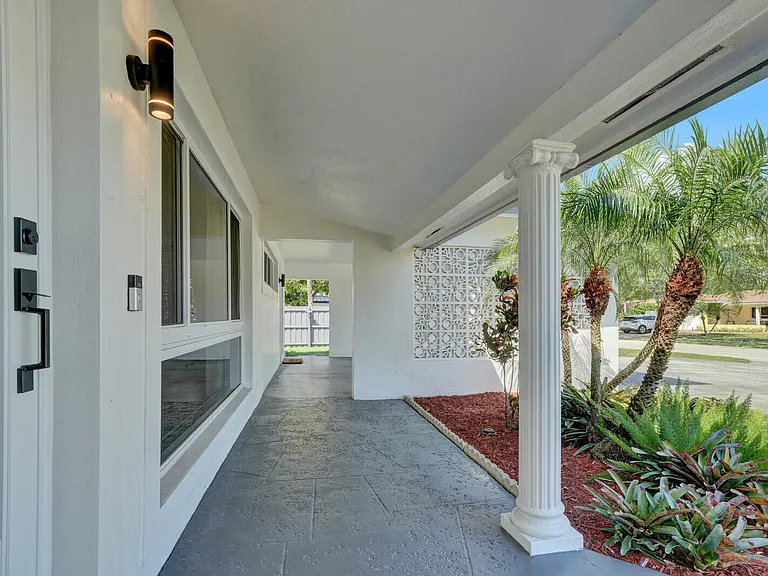 2152 NE 61st Ct — Photo 7