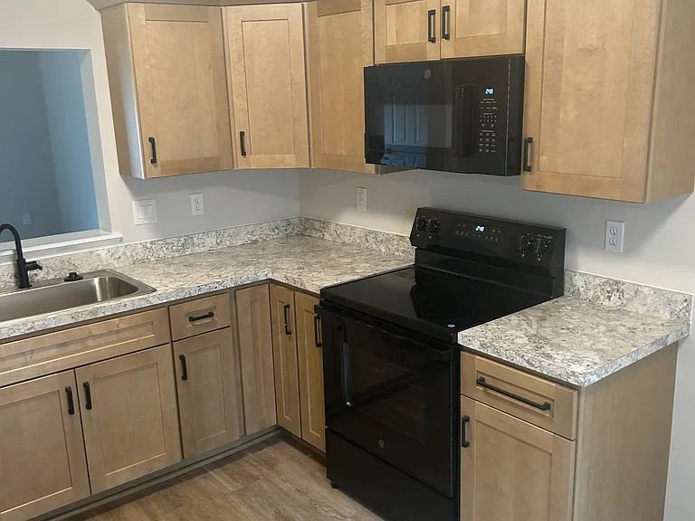 501 Georgetowne Ct — Photo 4