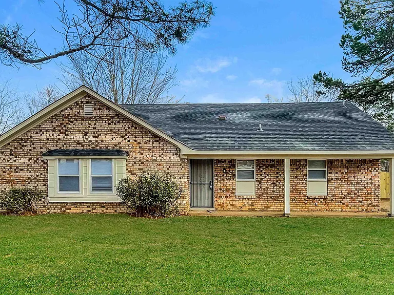 4290 Park Forest Dr — Photo 1