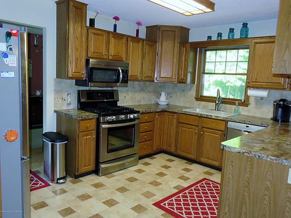 5th image of 15135 Duxbury Ln