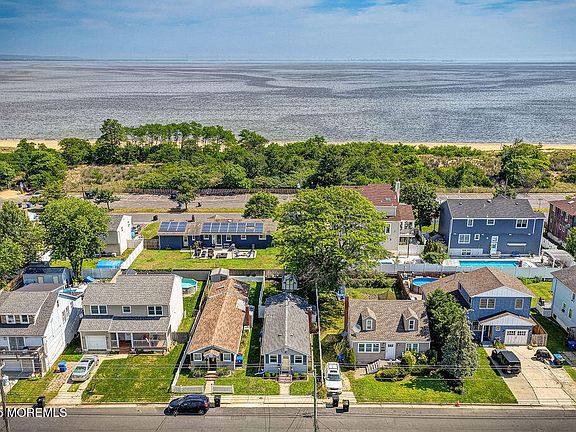 4th image of 139 Seabreeze Avenue