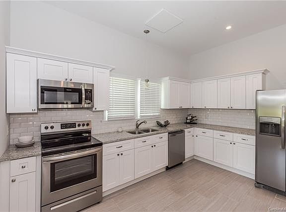 3rd image of 408 Woodlawn Ave