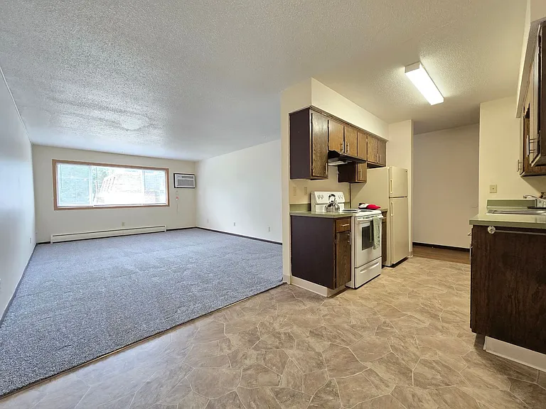 904 Thomas Ave NE — Photo 1