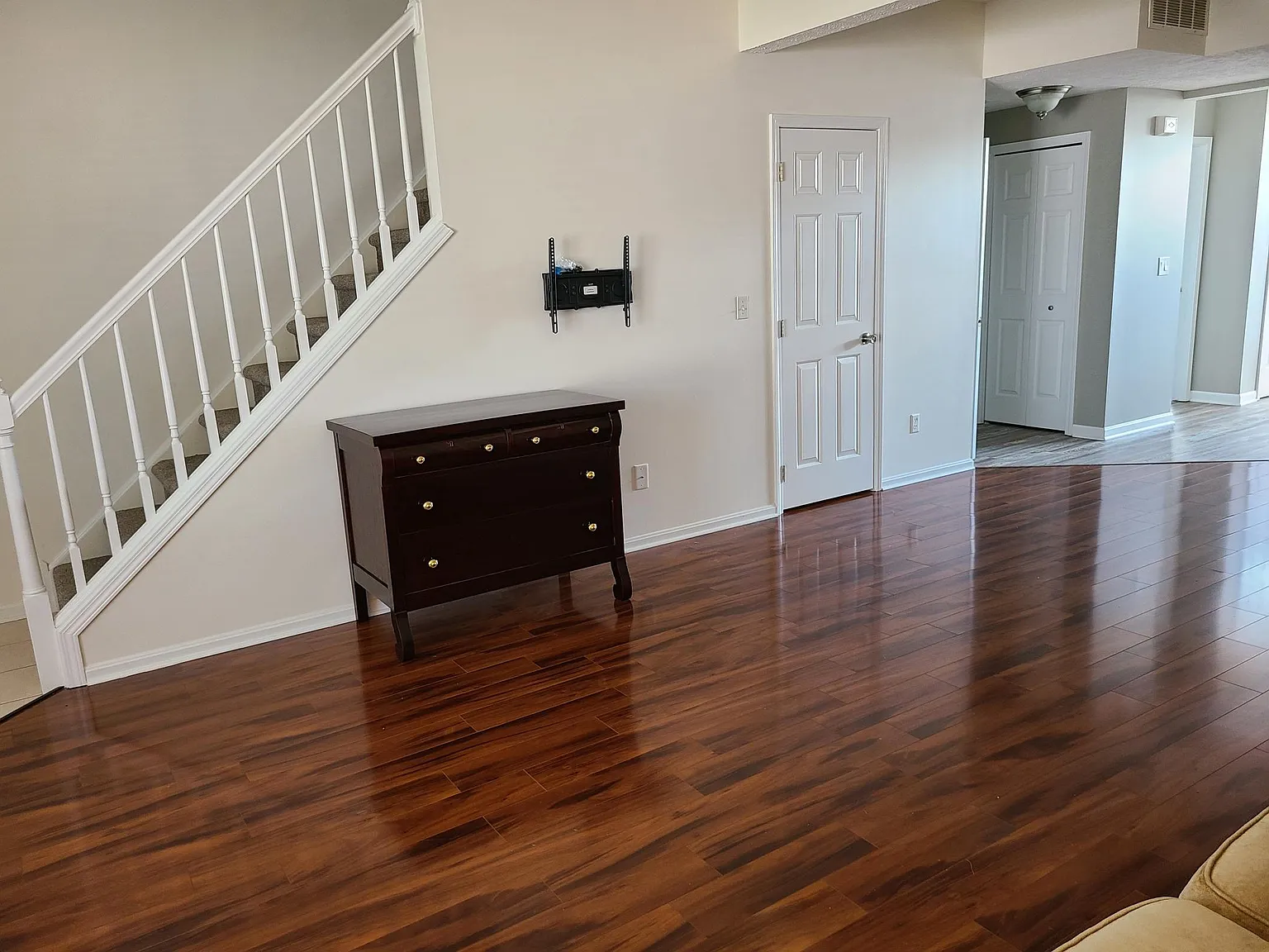 2061 Jennifer St — Photo 4