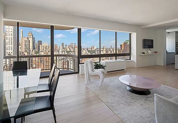 3rd image of 167 E 62nd St #27C