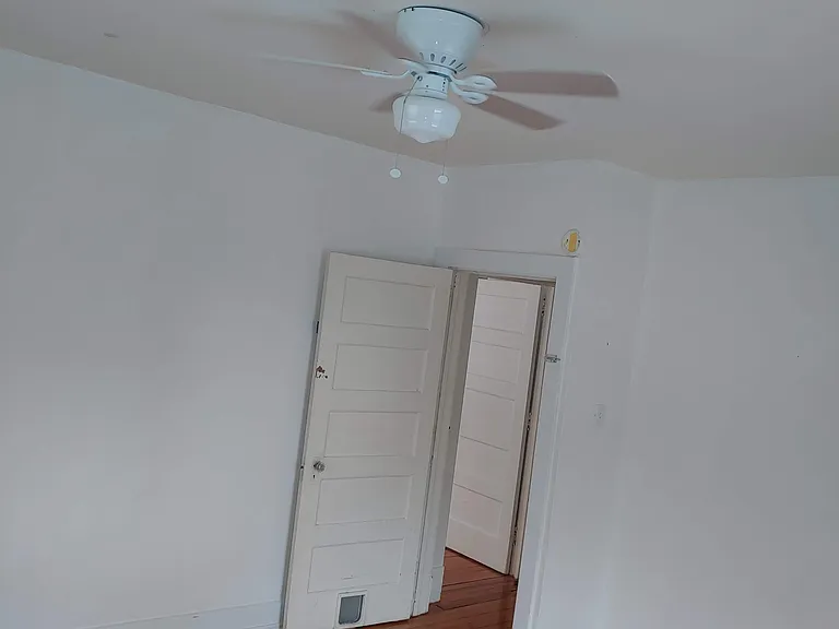 305 N George St #305A — Photo 1