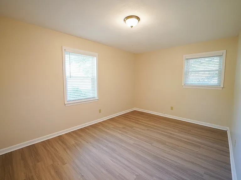 109 W 14th St — Photo 19