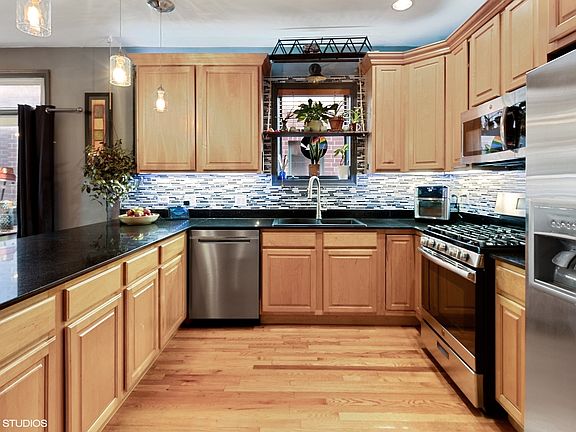 4th image of 4649 N Magnolia Ave APT 3N