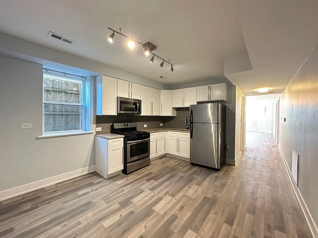 Building Photo - 4148 W Cermak Rd #6H