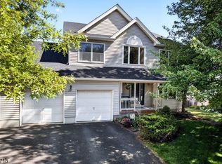 27 Yates Dr, Hillsborough, NJ 08844