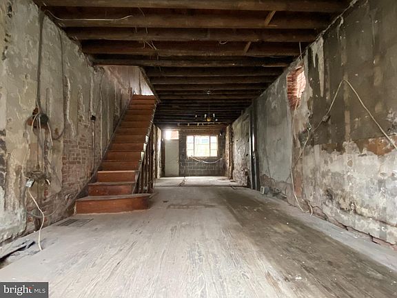 5th image of 732 Dickinson St