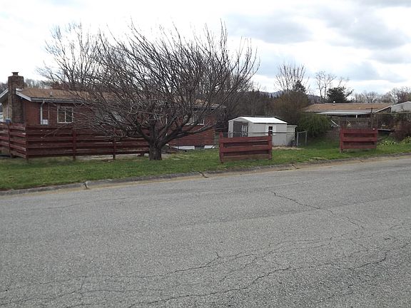 3rd image of 381 Koogler Dr NW