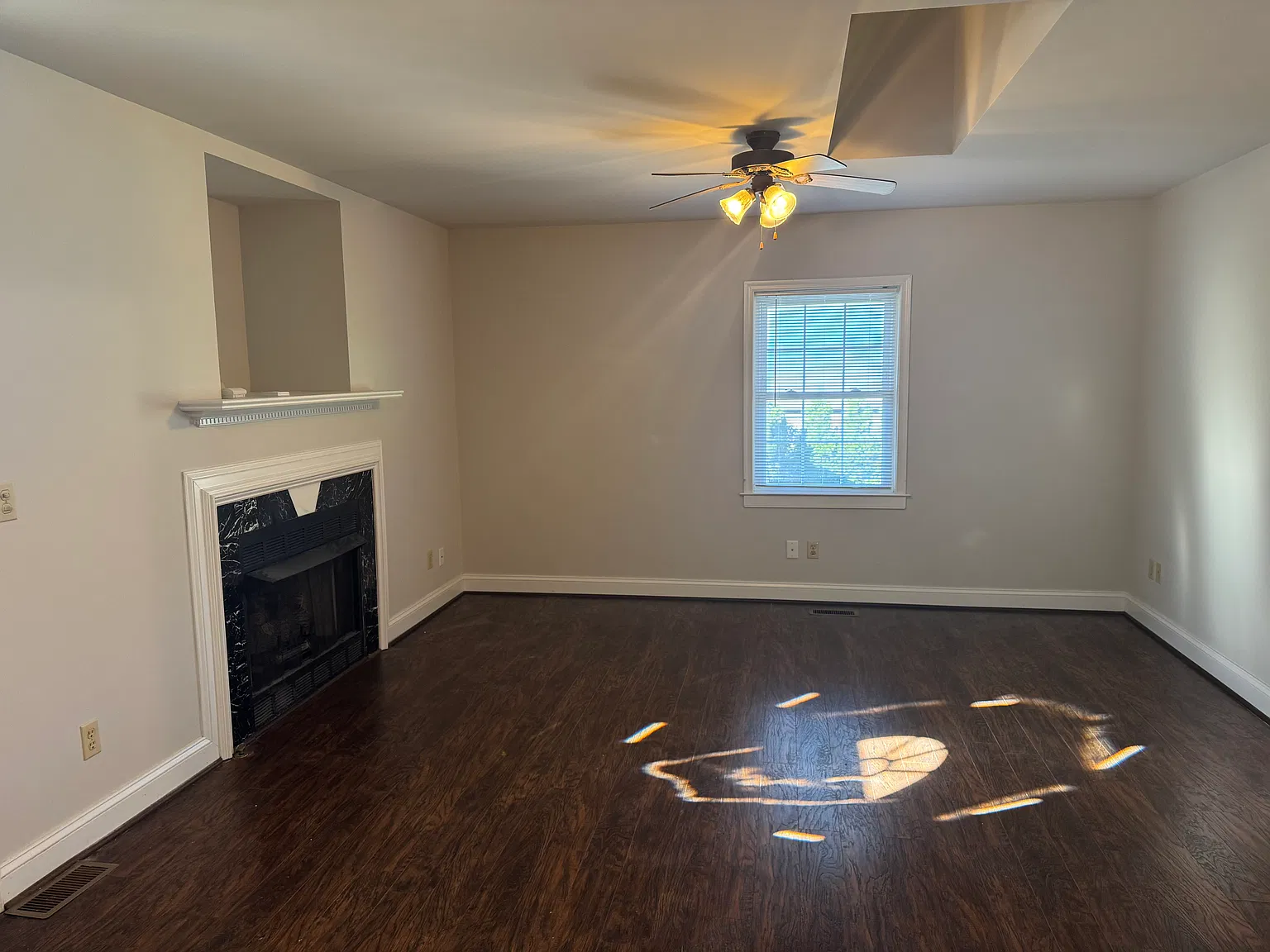 2 bed, 800 sqft, $1,300 — Photo 3