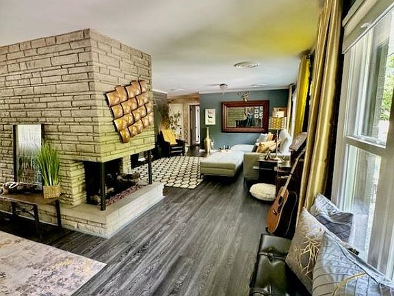 3rd image of 706 Woodland Dr
