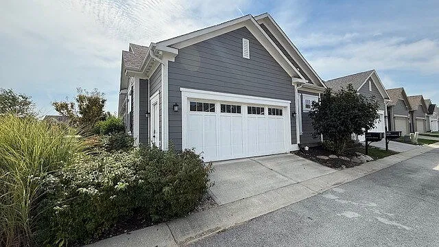 2 bed, 2.0 bath, 1648 sqft, $2,985 — Photo 2