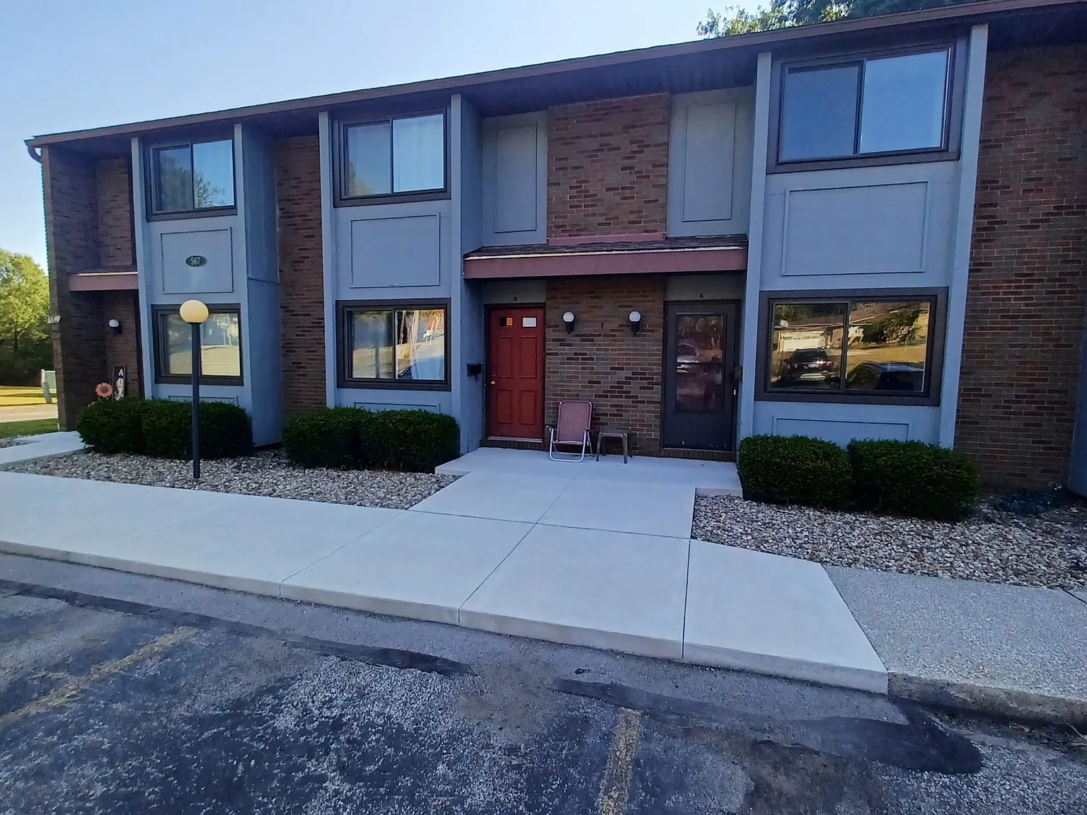 2 bed, 1.5 bath, 1200 sqft, $1,195 — Photo 3