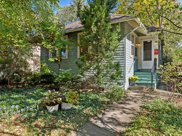 2227 Pioneer Rd, Evanston, IL 60201