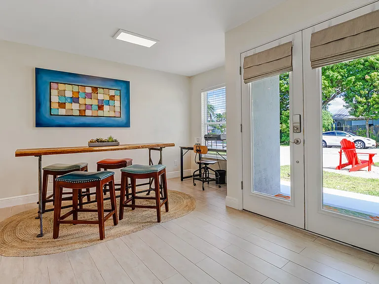 10180 Vanderbilt Dr — Photo 2
