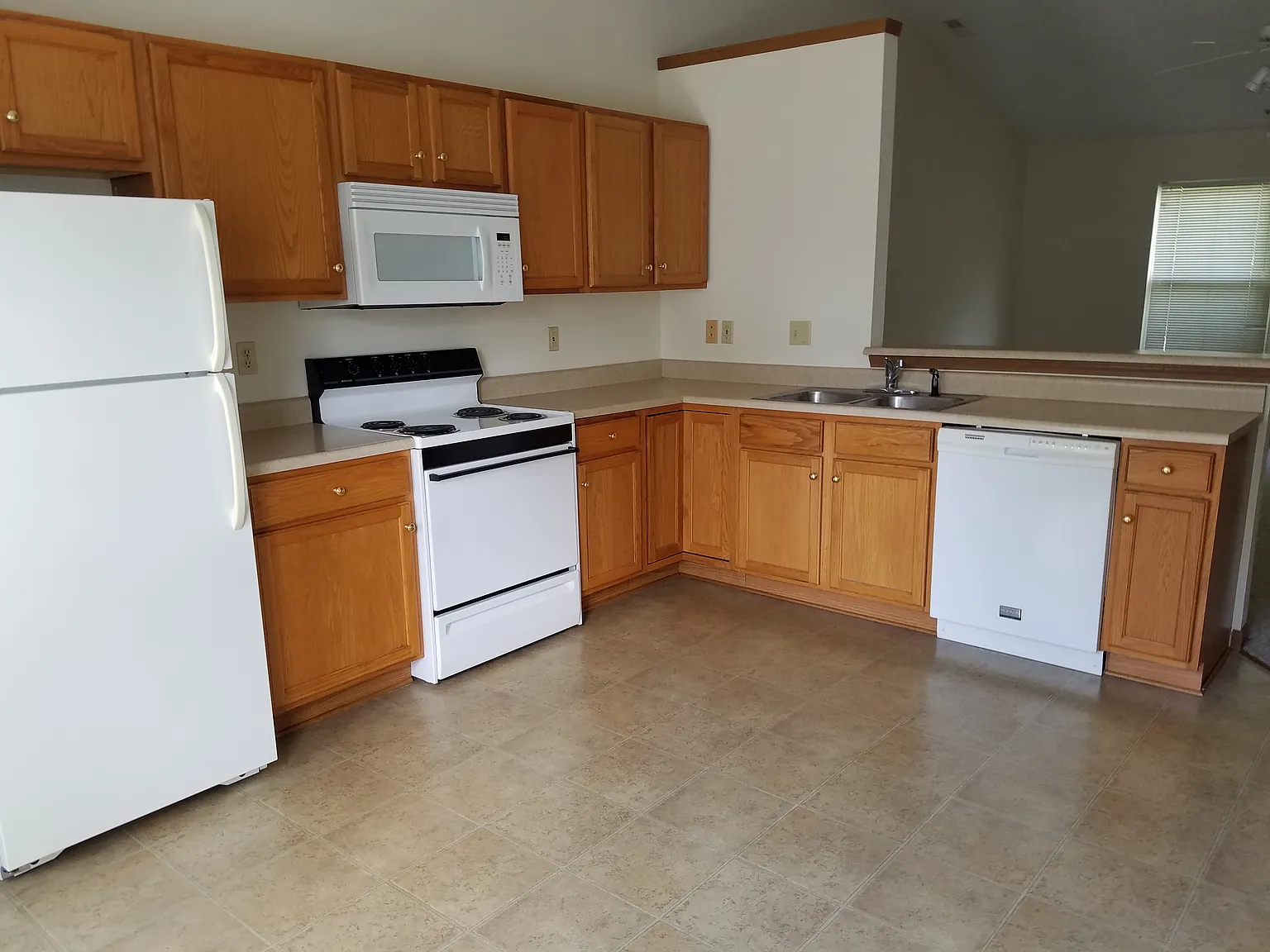 3 bed, 1250 sqft, $1,700 — Photo 4