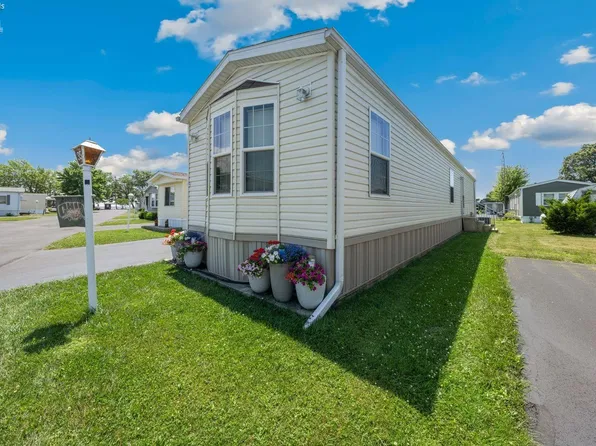 35 Castle Dr #35, Marblehead, OH 43440