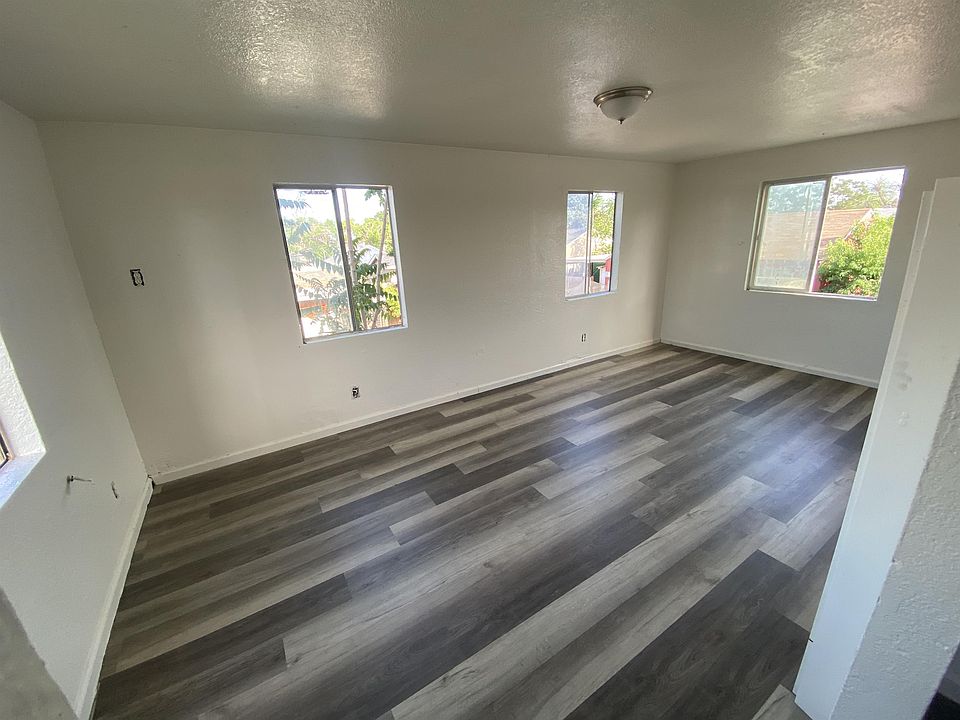 2nd image of 1629 Tenaya Dr