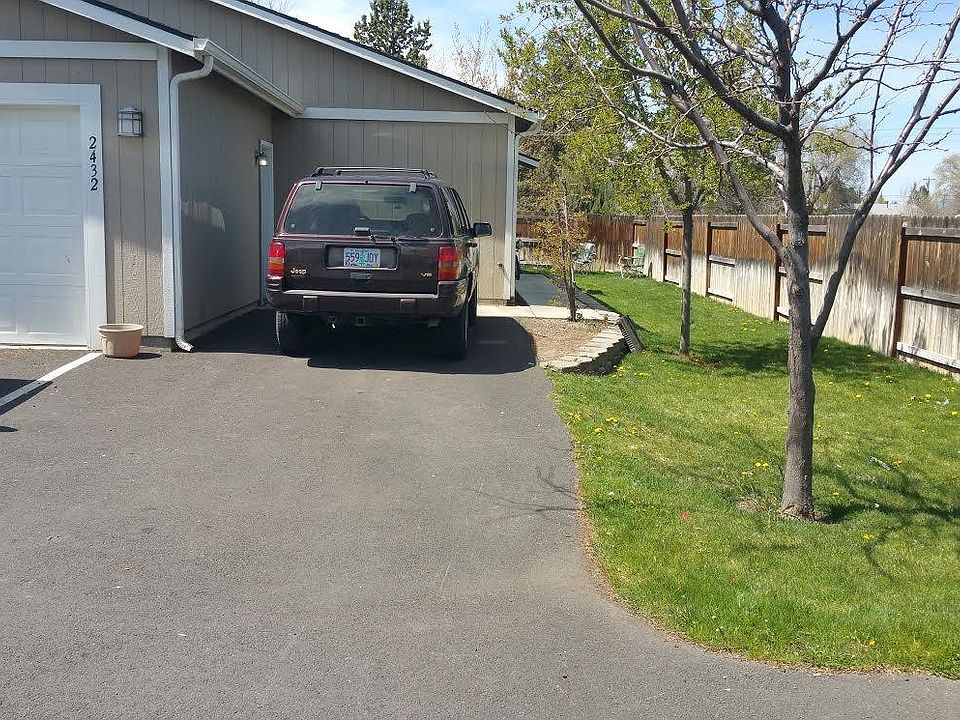 2nd image of 2432 SW 23rd St