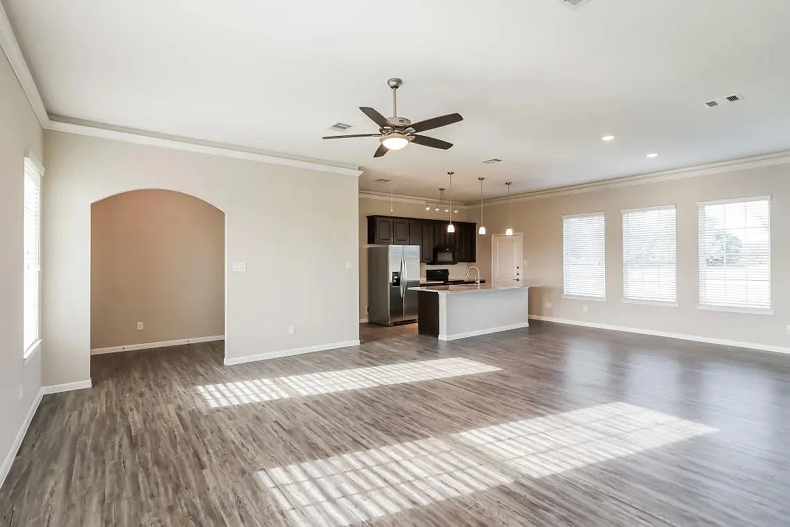 4 bed, 3.5 bath, 2435 sqft, $2,795 — Photo 4