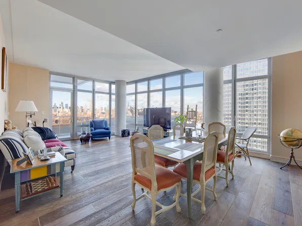 2 Northside Piers image 3 of 18