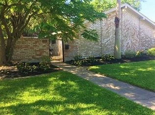 5539 Queensloch Dr, Houston, TX 77096