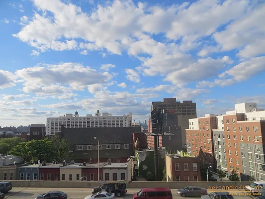 Rented by aptsandlofts.com | media 1